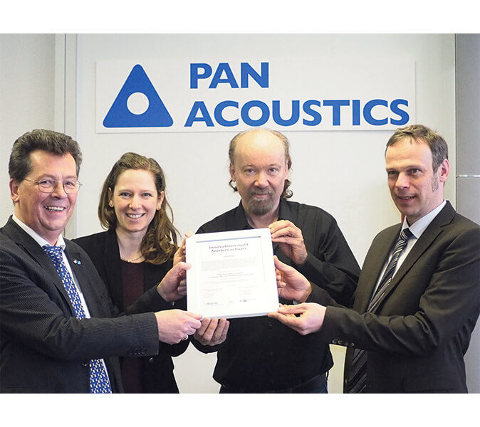 Representatives of the NBank and the Braunschweig Chamber of Industry and Commerce present Pan Acoutics' Managing Director Udo Borgmann with the certificate for successfully passing the innovation audit. 