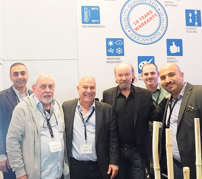 CEO von Pan Acoustics und das Team von Girhoma, Ideal for Information Systems and Communication Technologies LLC, dem jordanischen Exklusivdistributor von Pan Acoustics, auf der ISE 2019