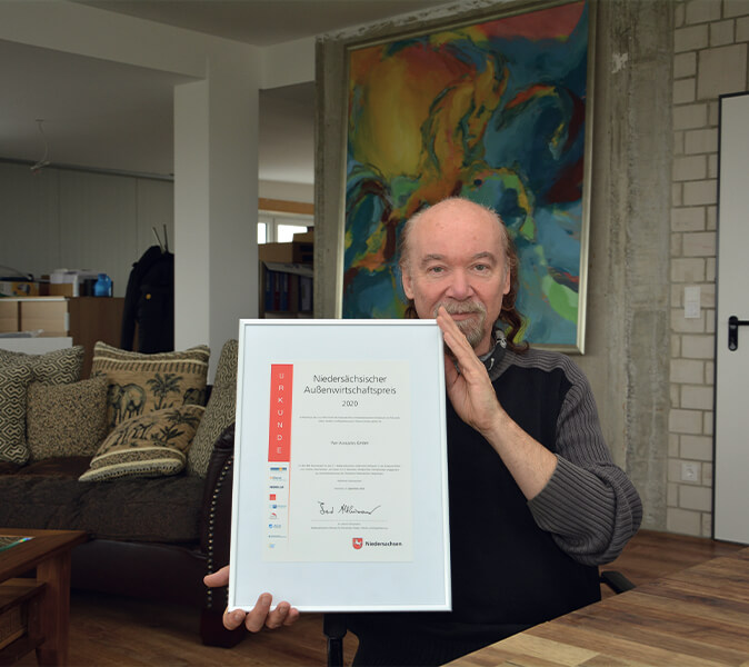 Udo Borgmann, CEO of Pan Acoustics, shows the nomination certificate for the Foreign Trade Award 2020.