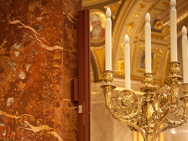 St. Stephen's Basilica in Budapest with speakers with Beam Steering Technology in desired color