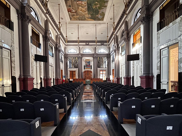 Aula Magna University of Naples with sound reinforcement from the Pan Beam series