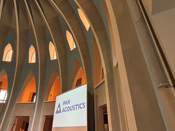 Beam steering and optimum speech intelligibility in the dome hall despite challenging acoustics