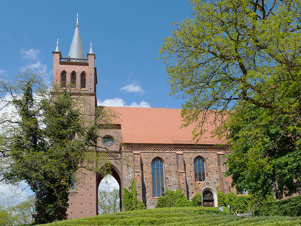 Sound reinforcement in a listed building with Pan Beam loudspeakers in the St. Marien parish church in Müncheberg