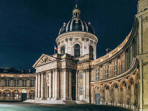 Installation in the Academie francaise with loudspeakers from the Pan Beam series with beam steering technology